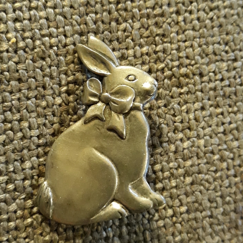 Pewter Brooch of rabbit with bow
